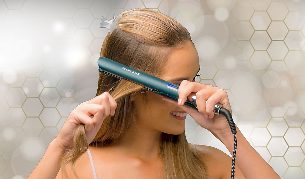 Mujer con cabello liso, sano y brillante